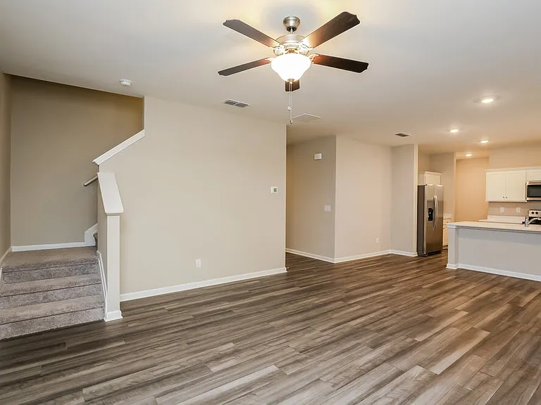 247 Pond Ct — Photo 6