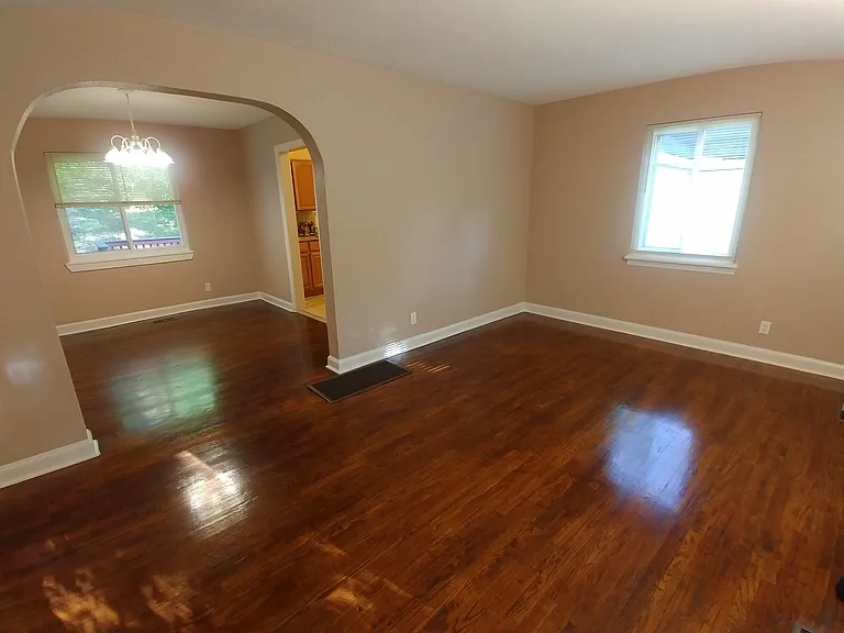 1538 Lillian Ln — Photo 3