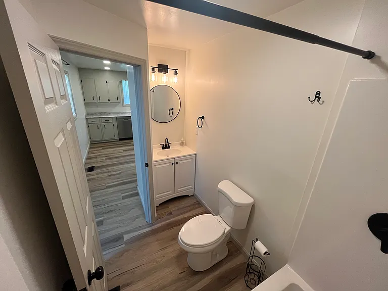 105 Lakeview St — Photo 3