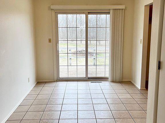 Dining Room/Slider to deck/back yard