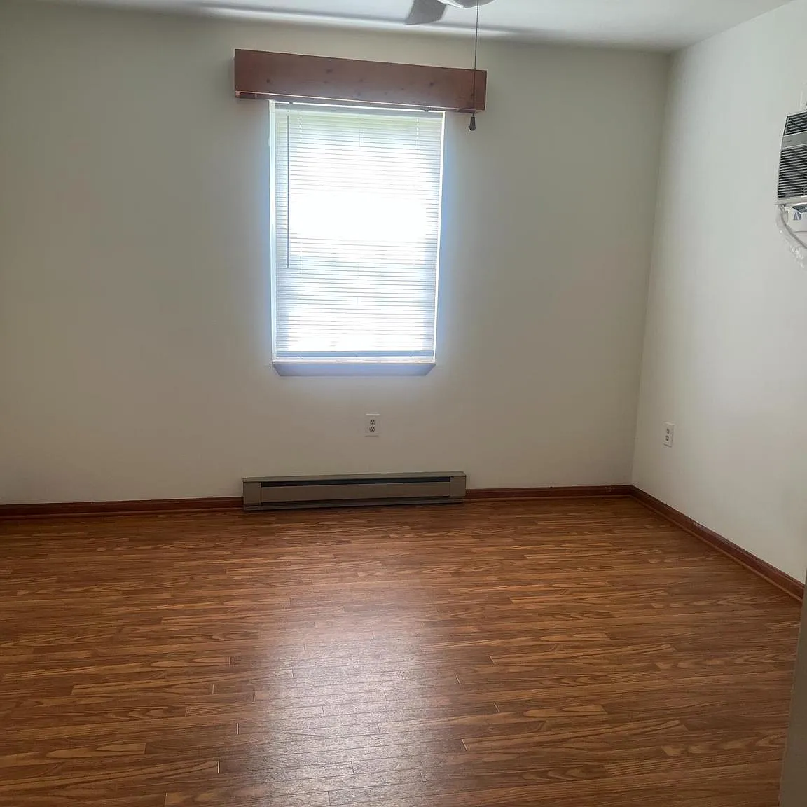 1 bed, 576 sqft, $900 — Photo 2