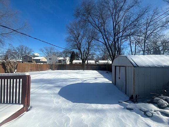 4th image of 16431 Spaulding Ave