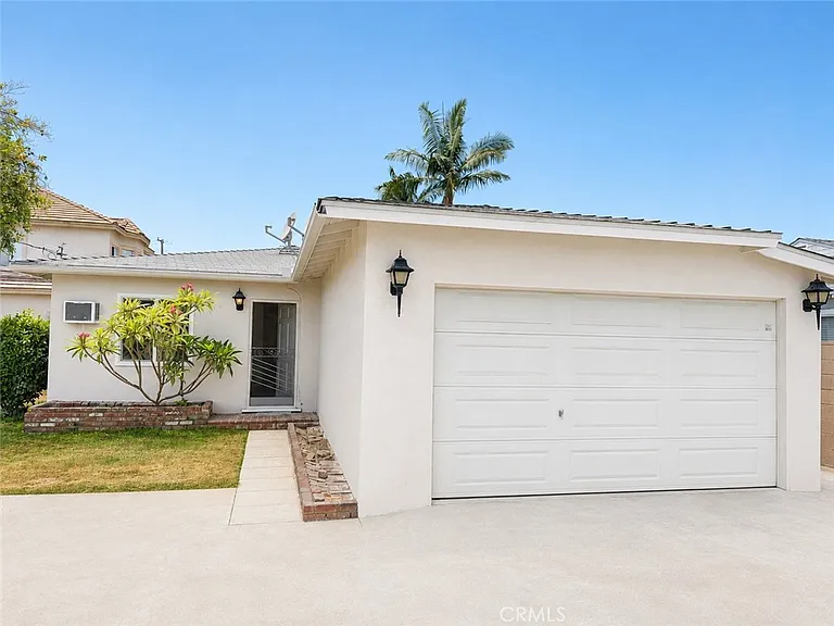 5315 Golden West Ave — Photo 1
