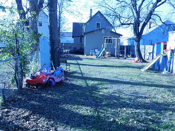 Huge Fenced backyard