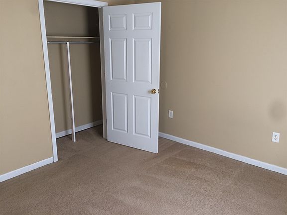 5th image of 923 Villa Dr APT 8