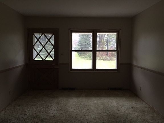 3rd image of 215 Fairmont Dr