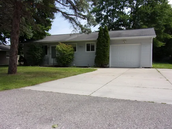 904 Collingwood Ave, Houghton Lake, MI 48629
