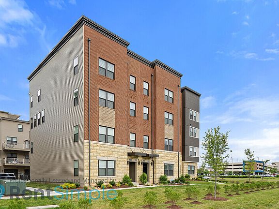 4th image of 44798 Tiverton Sq