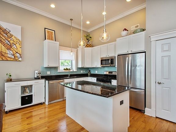 3rd image of 2250 W Foster Ave Unit 4W