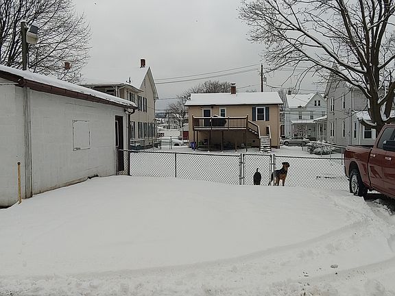 3rd image of 8 E Manor Ave
