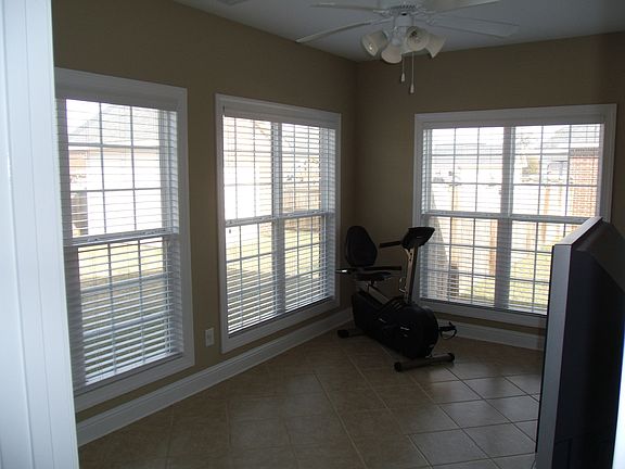 5th image of 300 Roseine Dr
