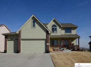 15990 Reynolds St, Bennington, NE 68007