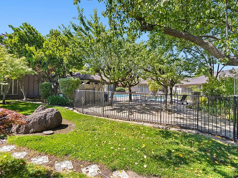 2800 Calle Vista Way — Photo 51