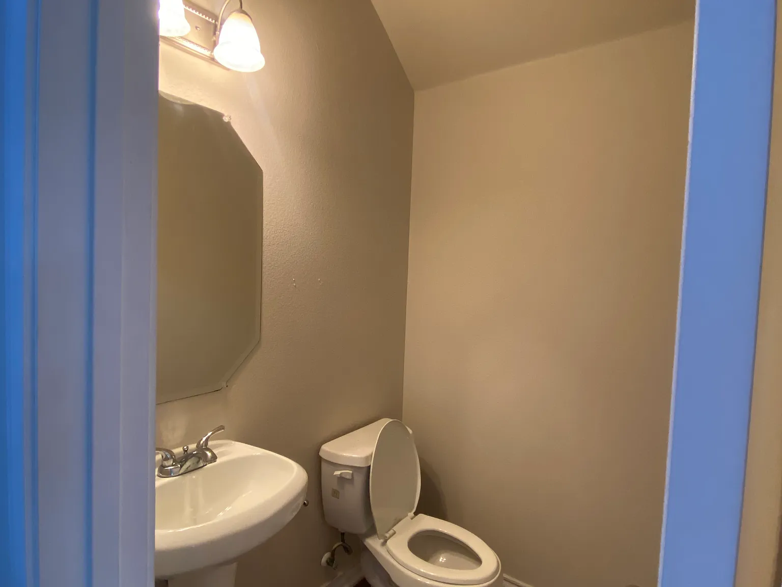 267 Castleridge Dr — Photo 2