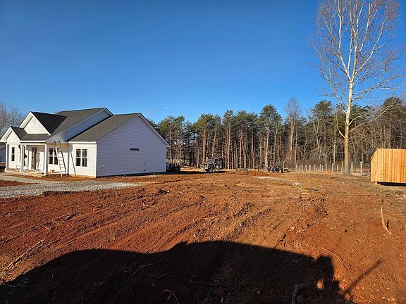 3rd image of 100 Heritage Ln
