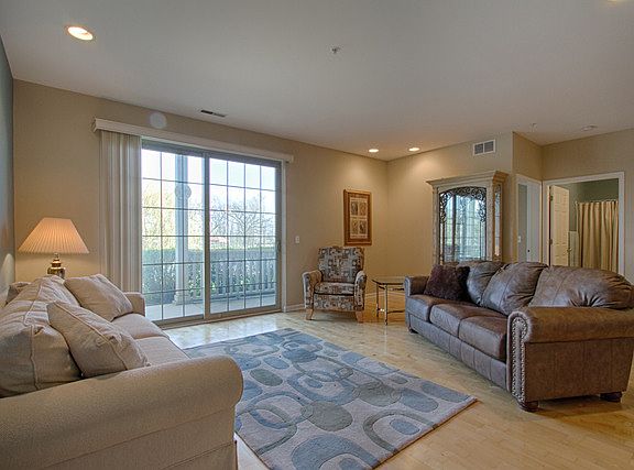 3rd image of 34451 N Old Walnut Cir #2-104