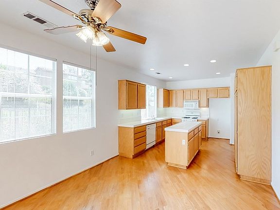 4th image of 10124 Marchant Ave