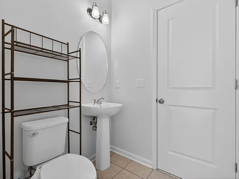 60 Roosevelt Dr — Photo 9