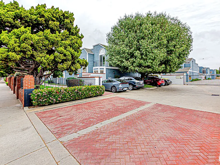 14742 Pioneer Blvd — Photo 39