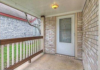 3rd image of 1507 Parkwood Dr