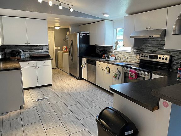4th image of 10 Kristine Dr