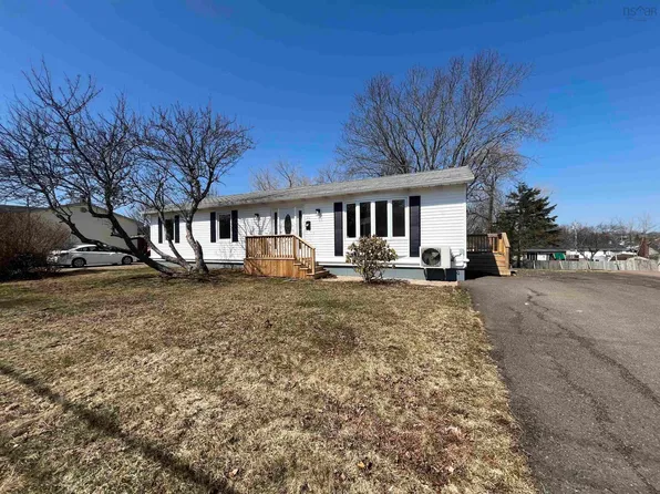 39 Rogers Ave, Amherst, NS B4H 2J7