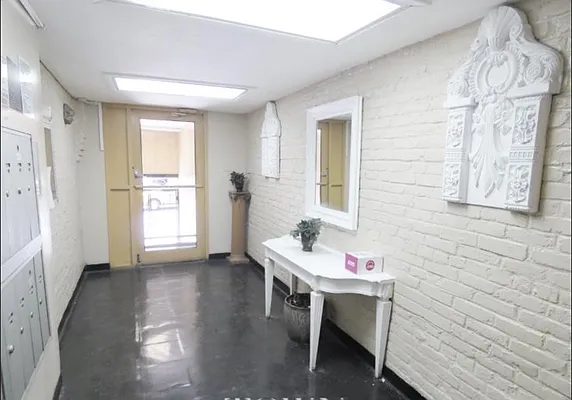 Rented by Compass | media 28