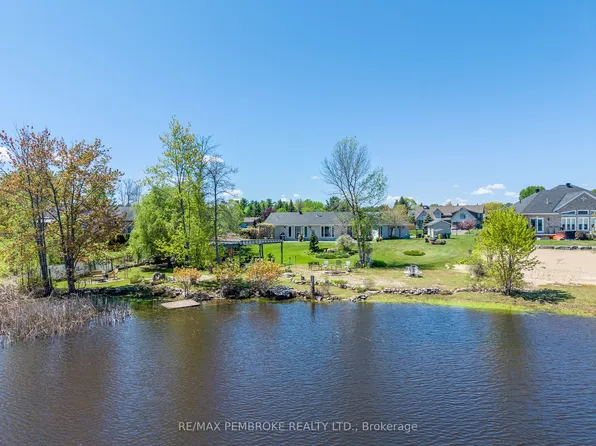 11 Fairway Dr, Petawawa, ON K8A 8N2