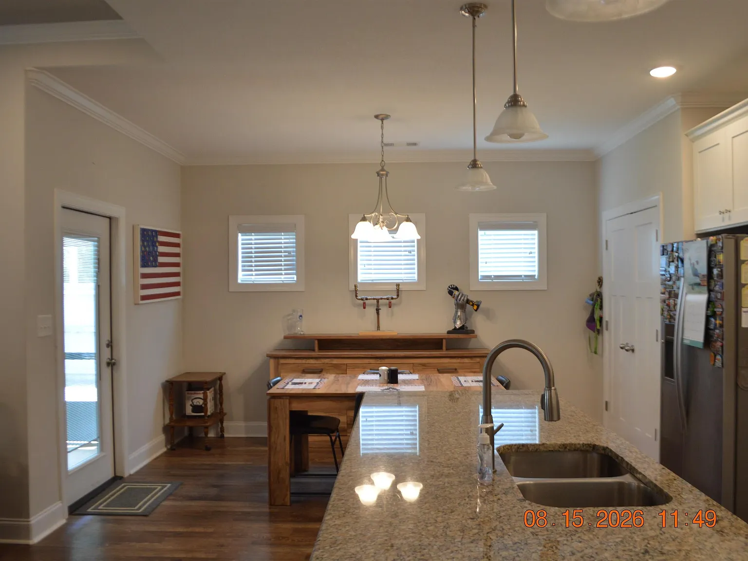 3 bed, 2.0 bath, 1671 sqft, $2,200 — Photo 3