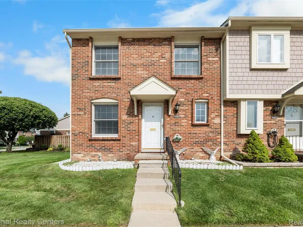 19960 S Great Oaks Cir, Clinton Township, MI 48036