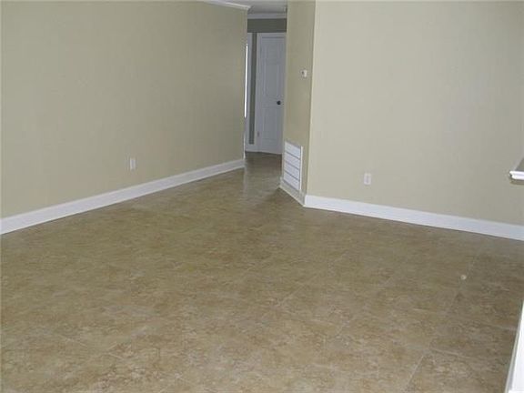 3rd image of 865 Kingsway Dr E