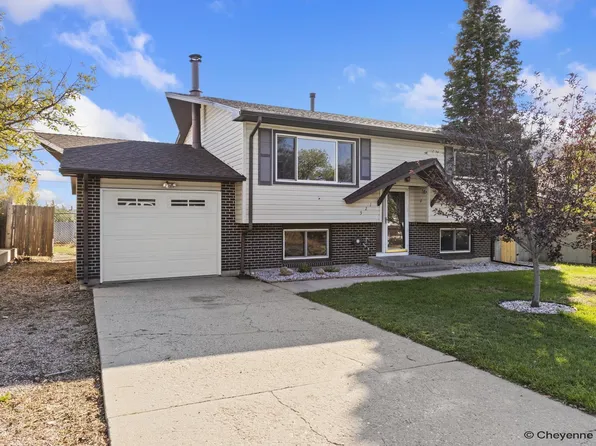 521 Montclair Dr, Cheyenne, WY 82009