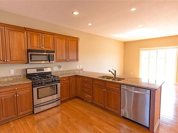 5th image of 202 Prestwick Ct
