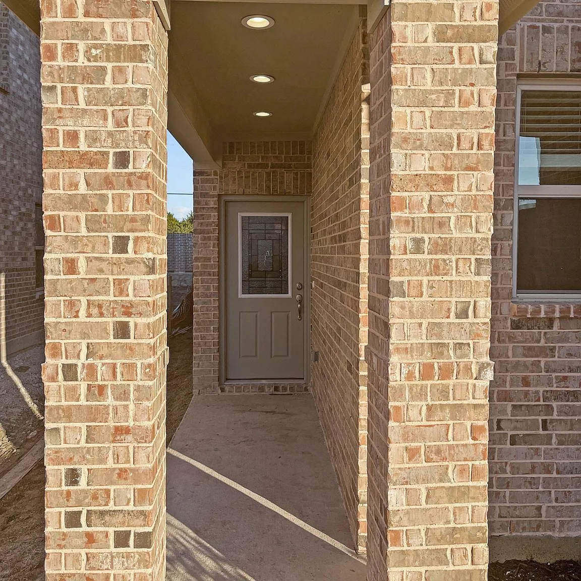 5 bed, 2440 sqft, $2,495 — Photo 2