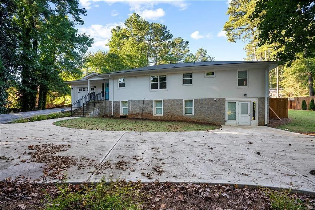 3 bed, 2.5 bath, 1403 sqft, $3,550 — Photo 2