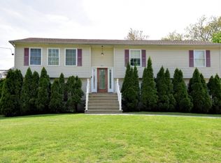 3 Edgewood Rd, Denville, NJ 07834