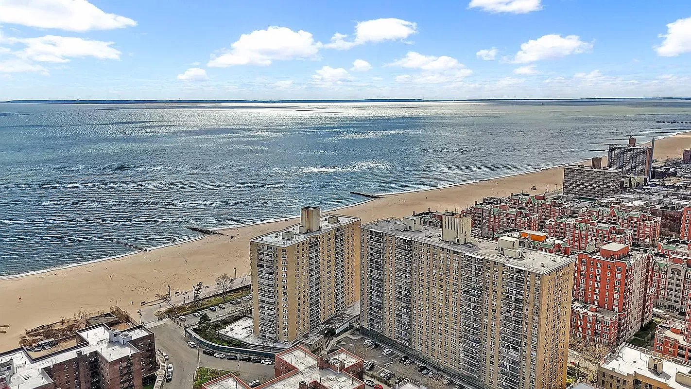 35 Seacoast Ter Unit 19C  