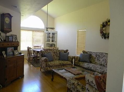 4th image of 1562 Harbor Dr