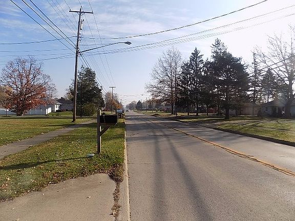 Exterior Neighborhood (street photo)
