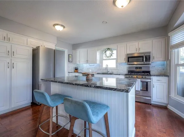 7802 Westgate Dr, Lenexa, KS 66216