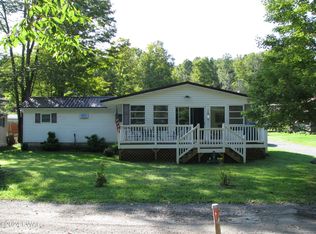 198 Lake Front Dr, Greentown, PA 18426