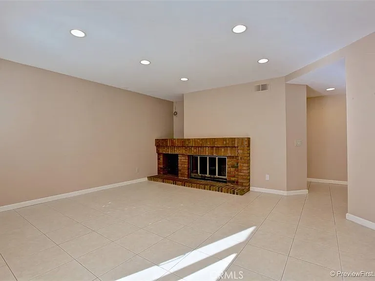 12 Woodlawn — Photo 14