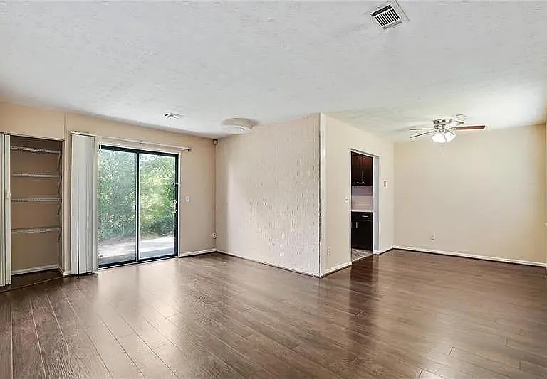 76 Sandalwood Cir — Photo 2