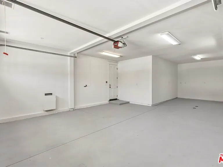 1633 Voorhees Ave — Photo 54