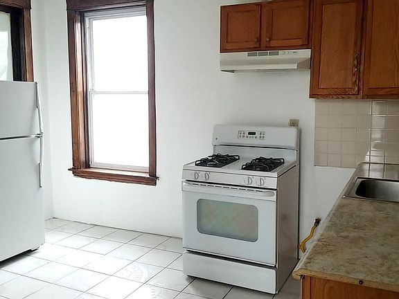 3rd image of 1456 N Avers Ave #2R