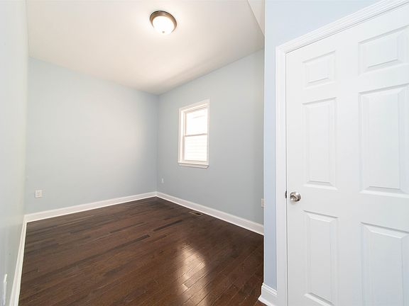 5th image of 162 Boyd Ave