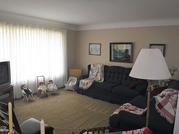 3rd image of 28151 Wexford Dr