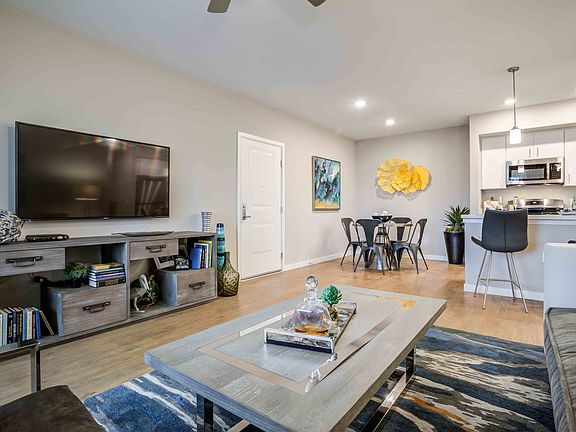 4th image of 675 Marina Gateway Dr #923