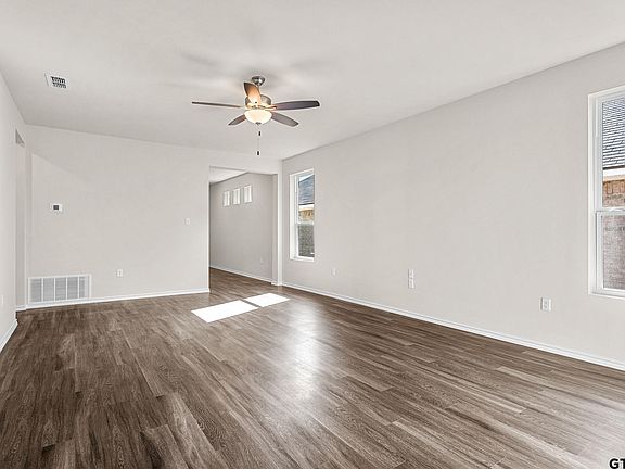 5th image of 137 Blue Bird Ln
