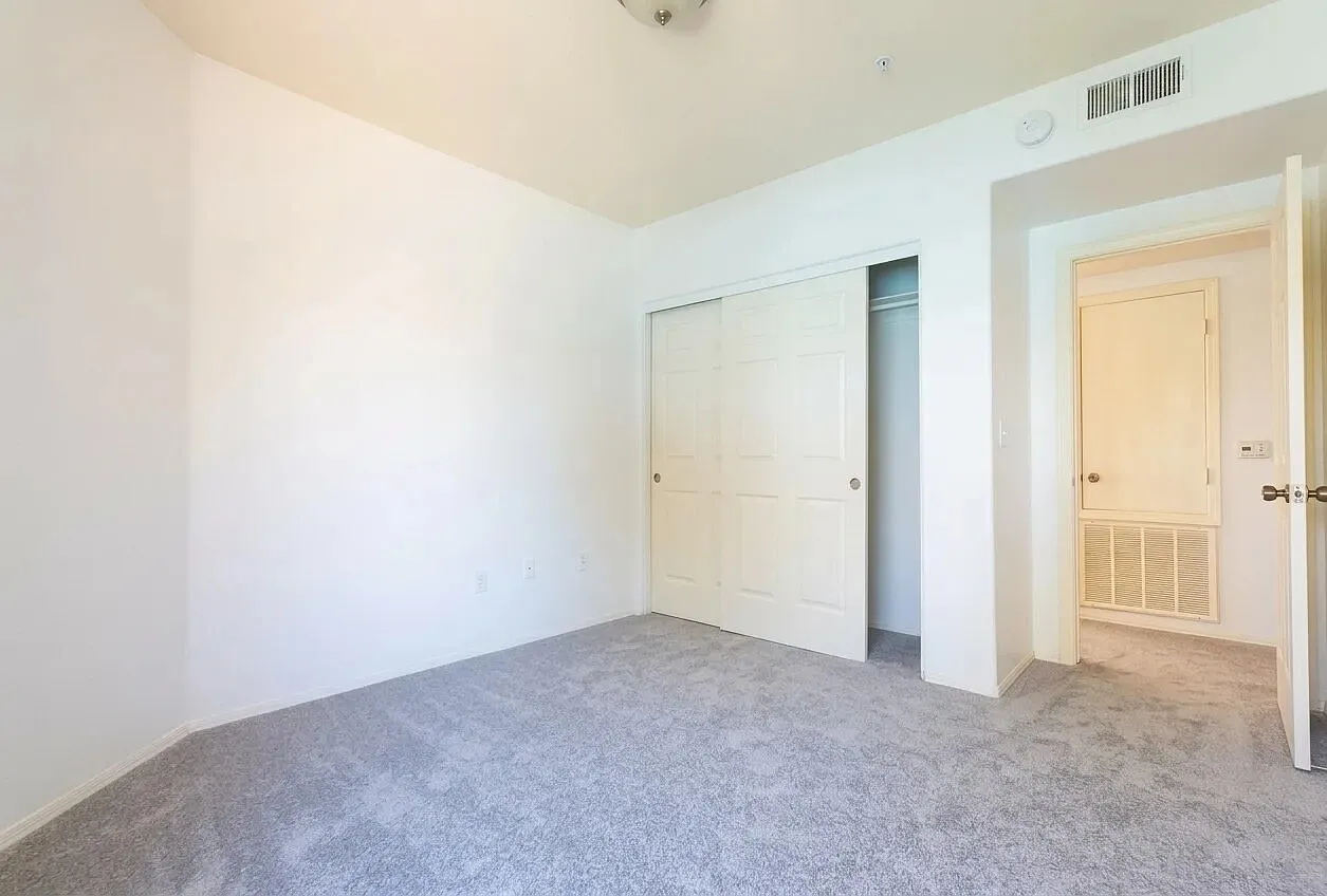 3 bed, 2.0 bath, 1070 sqft, $1,995 — Photo 4